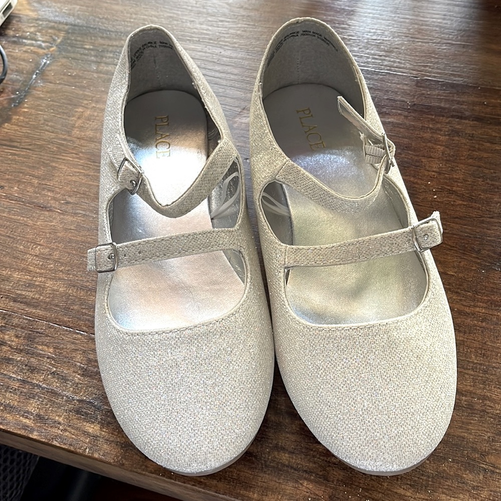 Childrens Place Size 5 Non-Marking Sparkle Shoes